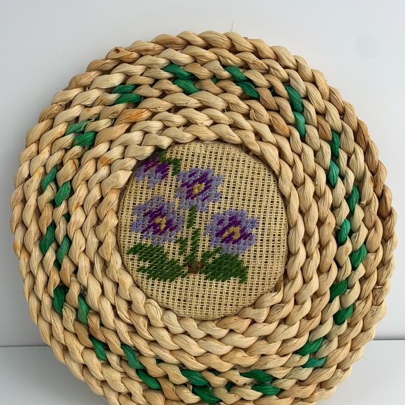 Vintage Set of 4 Woven Trivets w/cross stitch needlepoint center wall art - Picture 2 of 6